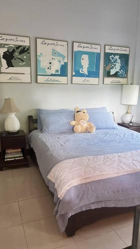 Postel nebo postele na pokoji v ubytování Chilled out 420 tropical villa