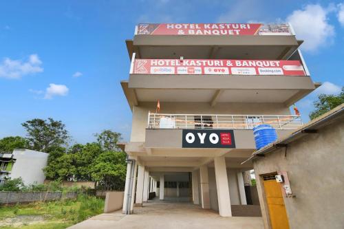a hotel kashmir and bangalore sign on a building at Hotel O Kasturi And Banquet Hundur Halt in Kānke