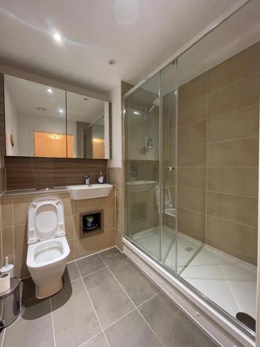 Ένα μπάνιο στο Double Bedroom with En-Suite