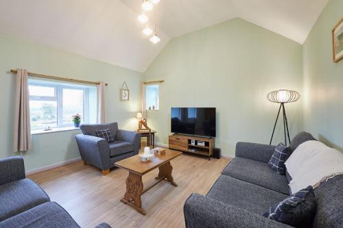 Televiisor ja/või meelelahutuskeskus majutusasutuses Host & Stay - The Byres