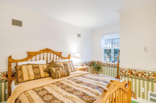 Postel nebo postele na pokoji v ubytování The Chattanooga at Judith Ann Inn