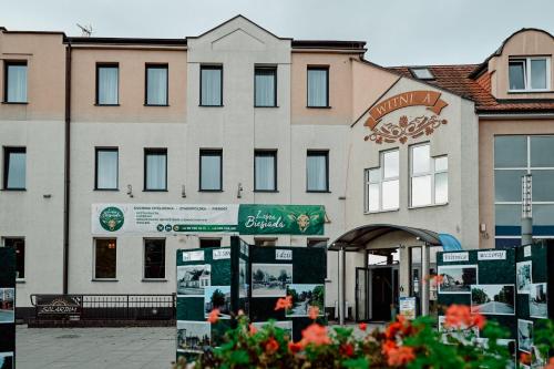 a building with a sign in front of it at R Zajazd Witnica in Witnica