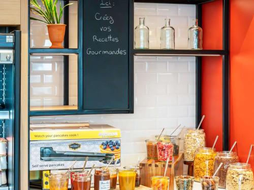 Comida en o cerca de este hotel