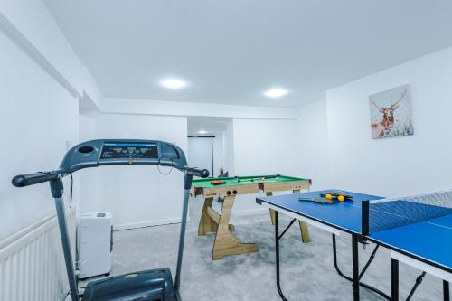 a room with a table and a ping pong table at 6BR Home - Sleeps 15 - Ideal for Contractors & Group Stays - Parking in Castleton