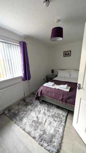 Ένα ή περισσότερα κρεβάτια σε δωμάτιο στο Tŷ Cefn at The Lodge