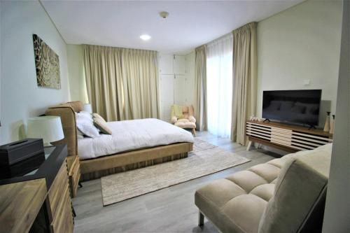 Premium 1BR on High Floor with Stunning Sea View and Balcony