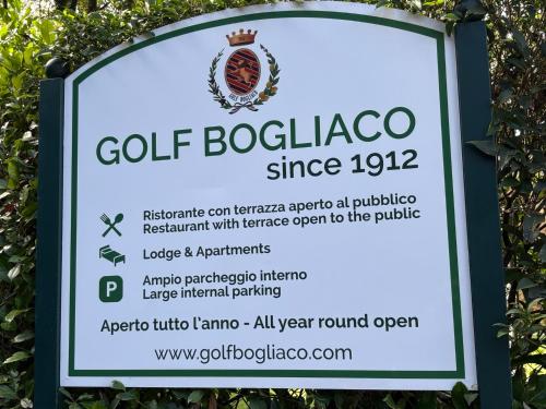 Una señal para el golf boelovo desde en Casa Zuino, en Gargnano