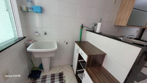a small bathroom with a sink and a toilet at Apartamento em Cabo Frio - Braga - RJ in Cabo Frio