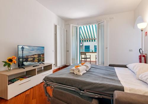 brd 41 13- Ponte Vecchio Elegant Central Attic