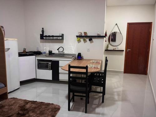 Kuchyň nebo kuchyňský kout v ubytování Apartamento no centro de Tatuí 3