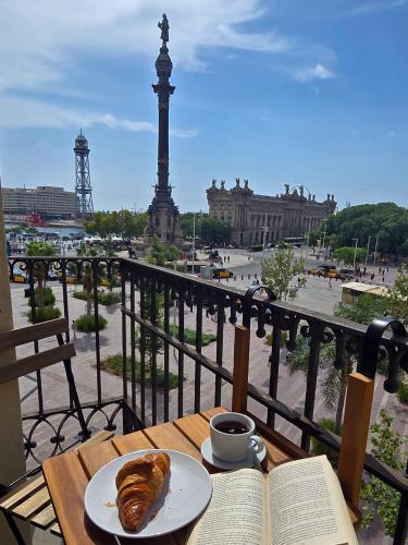 Beautiful Apartment on Las Ramblas with Port views
