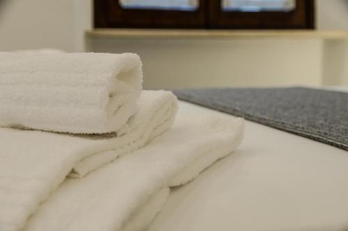 a pile of white towels sitting on top of a counter at Piano Tre in Verona