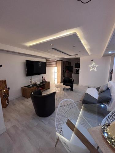 TV a/nebo společenská místnost v ubytování appartement en sous sol