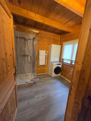 Ένα μπάνιο στο Lodge du Parc des Combes avec Accès Parc inclus selon calendrier ouverture Parc