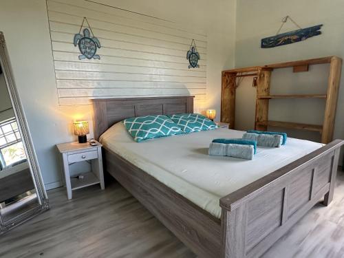Postel nebo postele na pokoji v ubytování Woodstock Palmresort Curacao - Schildpadkamer