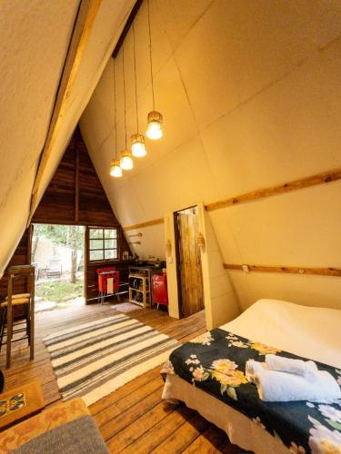 a bedroom with a bed in a tent at chalé borboletário in Brumadinho