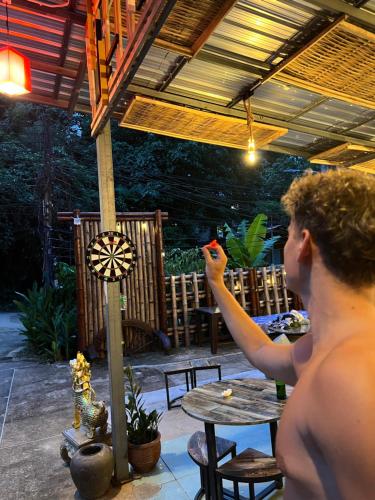 Imagen de la galería de Hangover Chill & Hill Hostel, en Islas Phi Phi