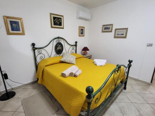 Ένα ή περισσότερα κρεβάτια σε δωμάτιο στο Maryel Sardinia con Giardino