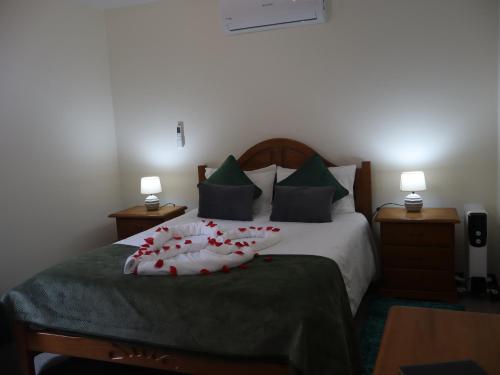 Katil atau katil-katil dalam bilik di Charming Retreat Machico - 5 min Praia & Centro B