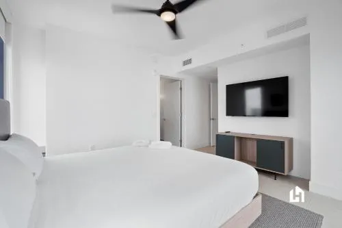 Stylish Apartments with Partial Ocean Views in Downtown! photo 192
