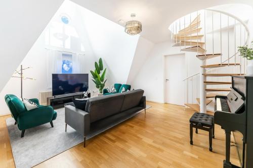 TV a/nebo společenská místnost v ubytování nestup - 130 qm Maisonette-Penthouse - Dachterrasse mit exklusivem Panoramablick