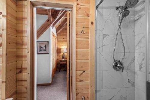 Bilik mandi di Elk Ridge Lodge