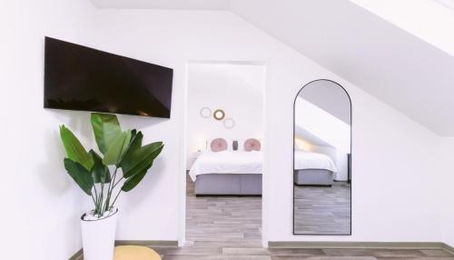 TV a/nebo společenská místnost v ubytování nestup - Zentrales Apartment mit Boxspringbetten, Smart-TV und ausgestatteter Küche