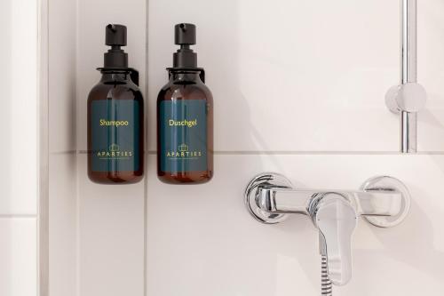 two bottles of shampoo and a faucet at Aparties I Bielefeld mitte I voll ausgestattet I hochwertige Betten I Top Lage in Bielefeld