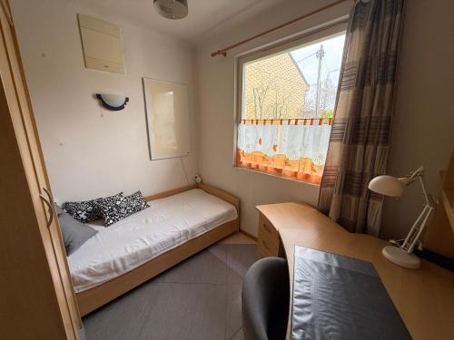 a small bedroom with a bed and a window at Casa Lauda in Pillichsdorf in Pillichsdorf