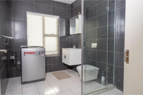 Ένα μπάνιο στο The Sapphire Guesthouse