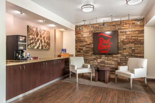 a bar with two chairs and a red rock inn sign at Red Roof Inn Durham - Duke Univ Medical Center in Durham