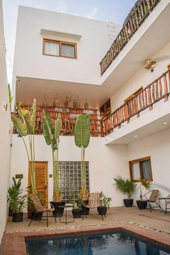 a house with a swimming pool and plants at Casa Cora in San Francisco