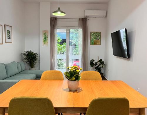Earthy Retreat in Central Athens Fully renovated
