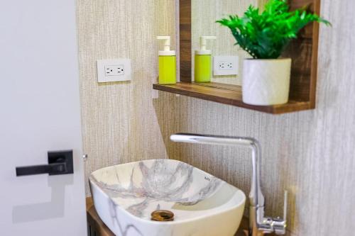 Fotografie z fotogalerie ubytování Luxury Upscale Centric Condo, v destinaci Carlos Guerra