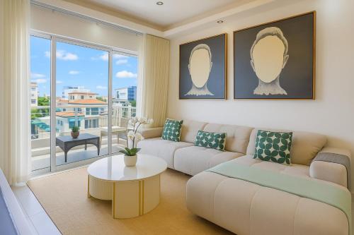 Spacious, 3BD City Center Apt