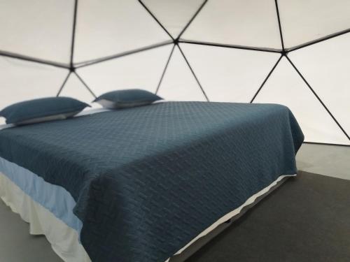 Postel nebo postele na pokoji v ubytování Osa Glamping