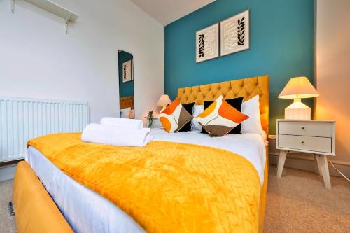 Ένα ή περισσότερα κρεβάτια σε δωμάτιο στο The Ground Floor Getaway with Free Parking