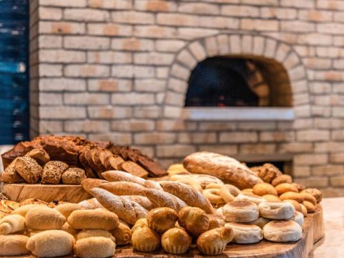 ホテルの敷地内または近くでの食事または食べ物