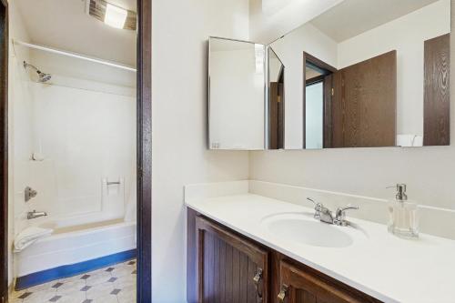 Koupelna v ubytování Canyon Village Red Pine Comfort C6