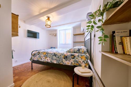 a small bedroom with a bed and a shelf at Romantic getaway in Bormes in Bormes-les-Mimosas