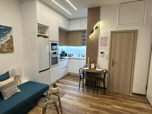 Harmony Boutique Apartments, 100m from metro