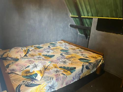 Postel nebo postele na pokoji v ubytování The Black Hut Villa