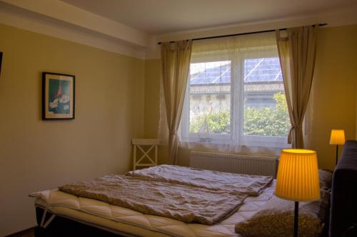 Postel nebo postele na pokoji v ubytování Inselblume 06 - Ferienwohnung mit Kamin an der Reiterkoppel