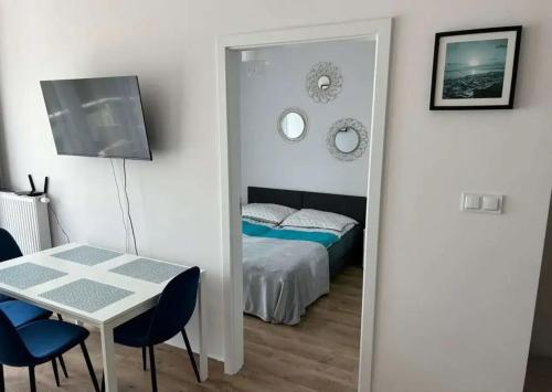 Cama o camas de una habitación en Piastowskie Apartments