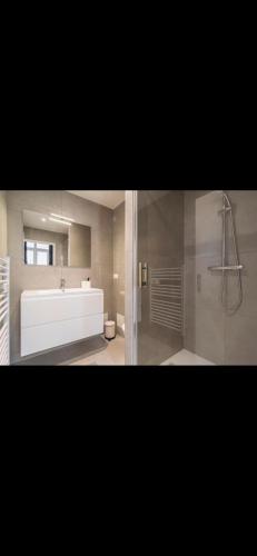 Ένα μπάνιο στο Cathédrale Room's Champagne