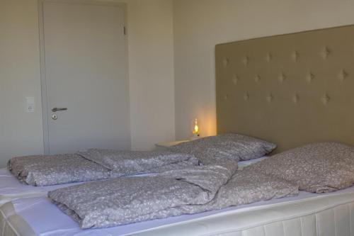 Ένα ή περισσότερα κρεβάτια σε δωμάτιο στο Inselblume 23 - Ferienwohnung mit 2 Balkonen und Meerblick