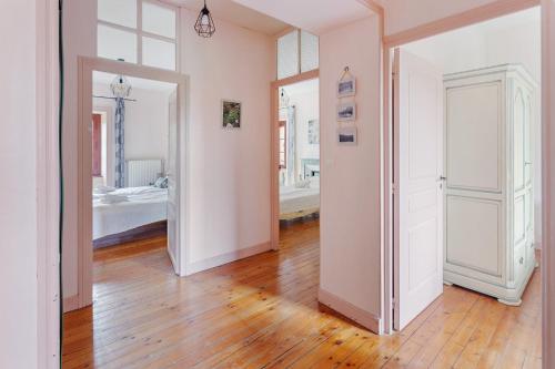 an empty room with a hallway with a bedroom at Le Gaumier in Cugand