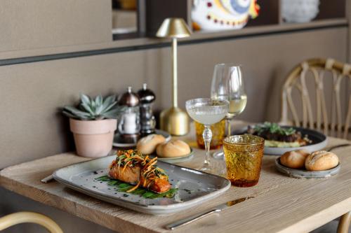 Crowne Plaza Madrid - Centre Retiro by IHG photo 67