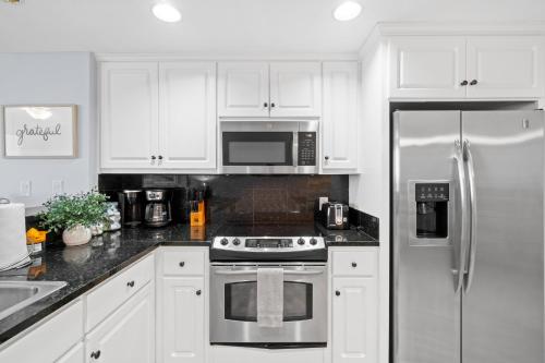 Quiet East End Gulf-Front Condo w/ Heated Pool & Balcony photo 11