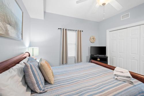 Quiet East End Gulf-Front Condo w/ Heated Pool & Balcony photo 24